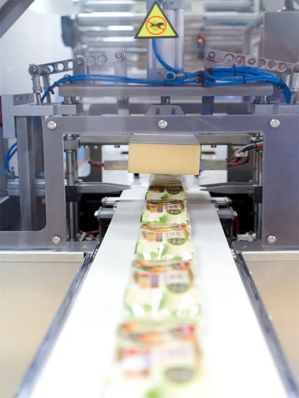 Paketleme makinesinden çıkan paketler